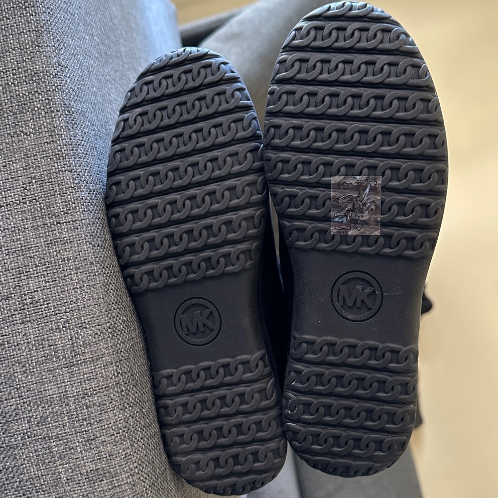 NEW Michael Kors Black Quilted Winter Boots - Picture 6 of 9